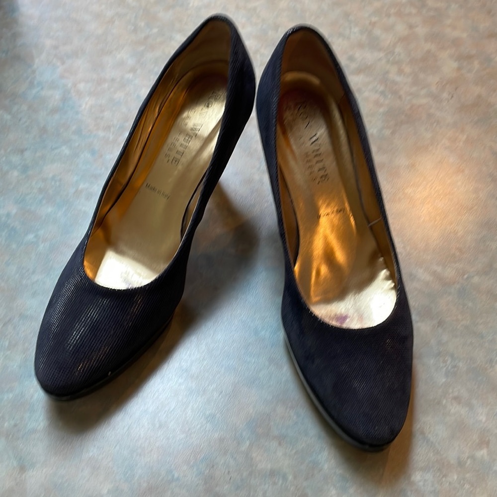 Ron White navy leather heels (sz 8 1/2)